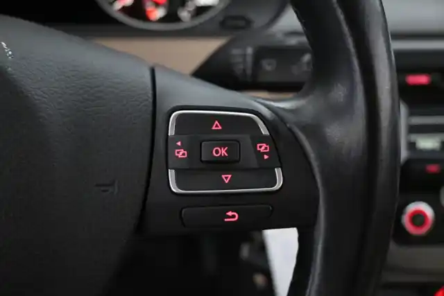 Ruskea (beige) Sedan, Volkswagen Passat – BRZ-319