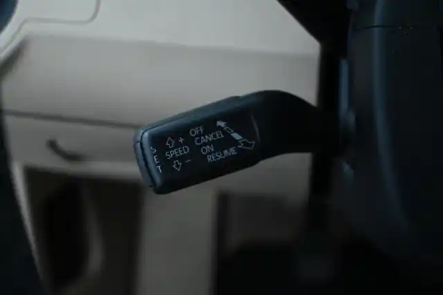 Ruskea (beige) Sedan, Volkswagen Passat – BRZ-319