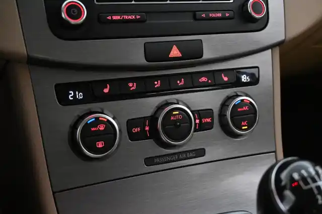 Ruskea (beige) Sedan, Volkswagen Passat – BRZ-319
