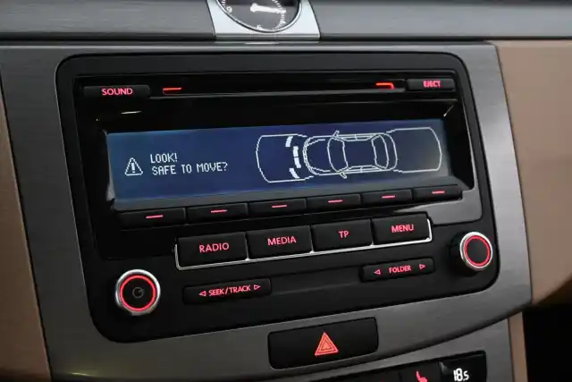 Ruskea (beige) Sedan, Volkswagen Passat – BRZ-319