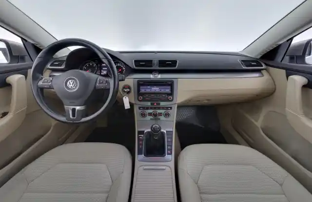 Ruskea (beige) Sedan, Volkswagen Passat – BRZ-319