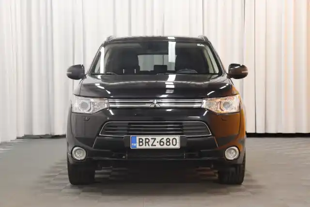 Musta Maastoauto, Mitsubishi Outlander PHEV – BRZ-680