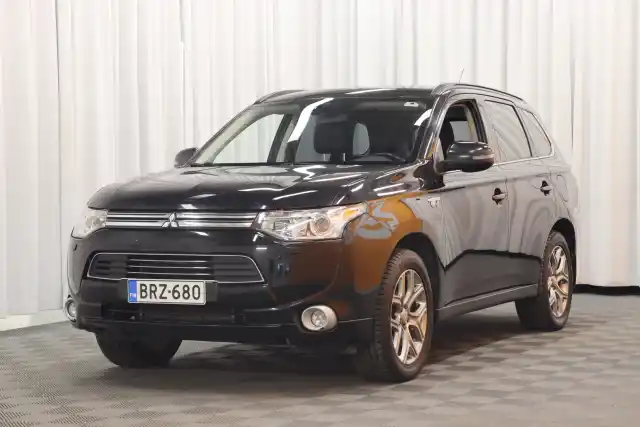 Musta Maastoauto, Mitsubishi Outlander PHEV – BRZ-680