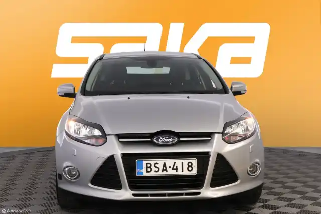 Harmaa Sedan, Ford Focus – BSA-418