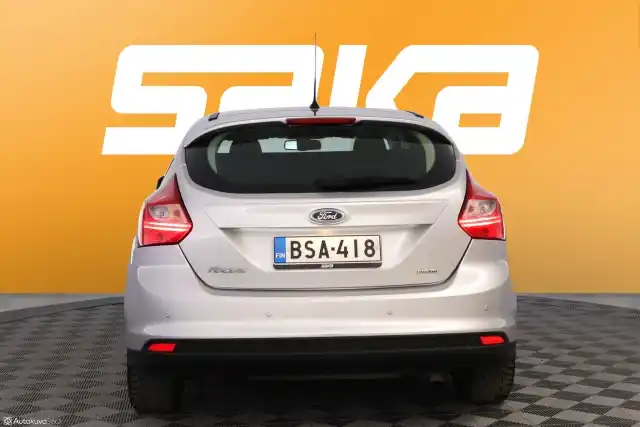 Harmaa Sedan, Ford Focus – BSA-418