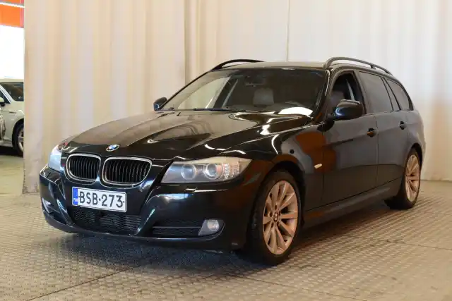 Musta Farmari, BMW 320 – BSB-273