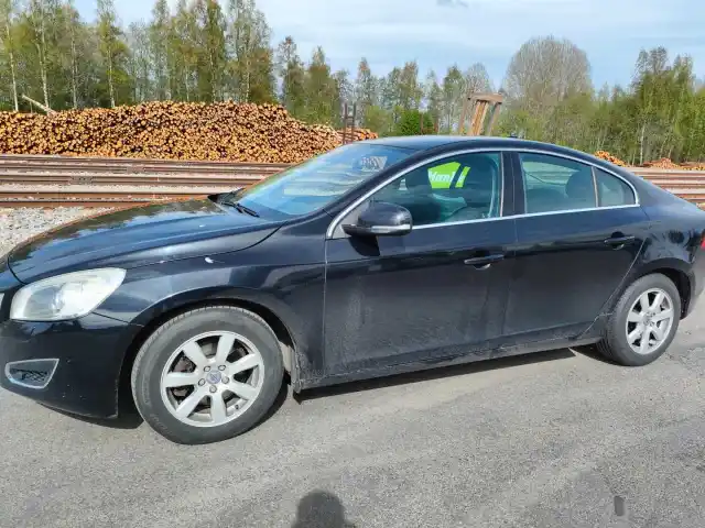 Musta Sedan, Volvo S60 – BSC-822