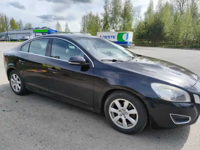Musta Sedan, Volvo S60 – BSC-822