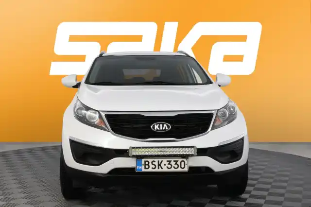 Valkoinen Maastoauto, Kia Sportage – BSK-330