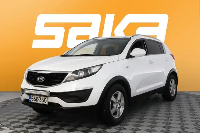 Valkoinen Maastoauto, Kia Sportage – BSK-330