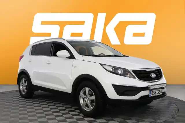 Valkoinen Maastoauto, Kia Sportage – BSK-330