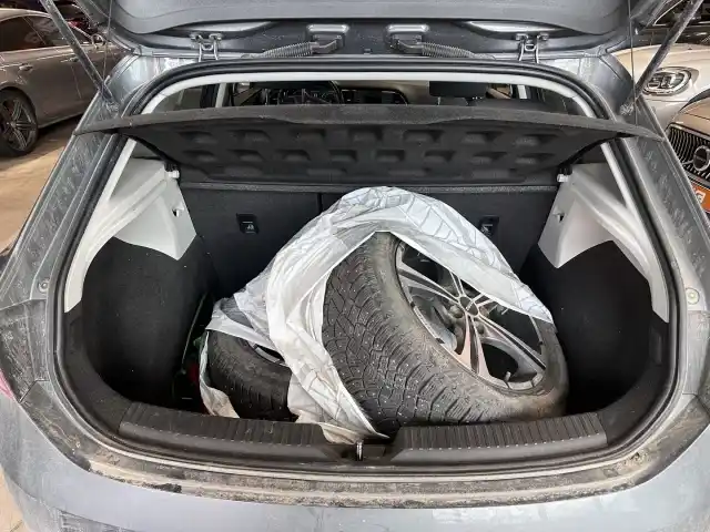 Harmaa Viistoperä, Seat Leon – BSL-617