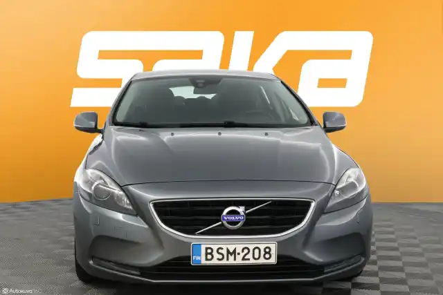 Harmaa Viistoperä, Volvo V40 – BSM-208