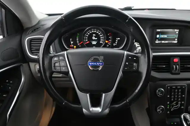 Harmaa Viistoperä, Volvo V40 – BSM-208