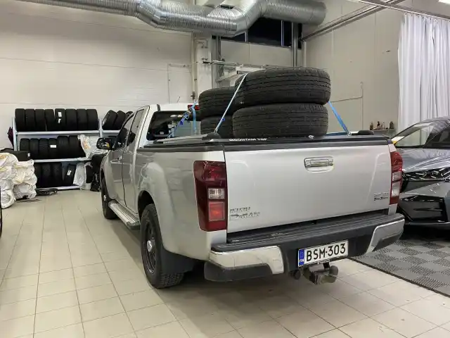 Hopea Avolava, Isuzu D-Max – BSM-303