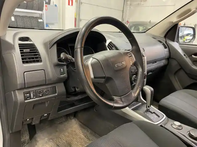 Hopea Avolava, Isuzu D-Max – BSM-303