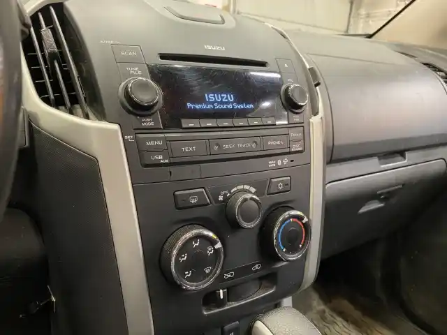 Hopea Avolava, Isuzu D-Max – BSM-303