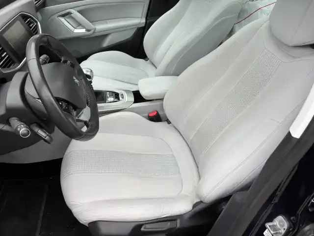 Sininen Viistoperä, Peugeot 308 – BSM-474