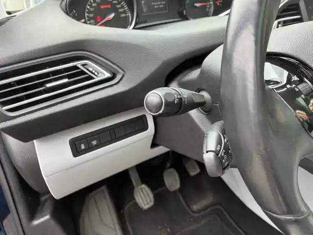 Sininen Viistoperä, Peugeot 308 – BSM-474