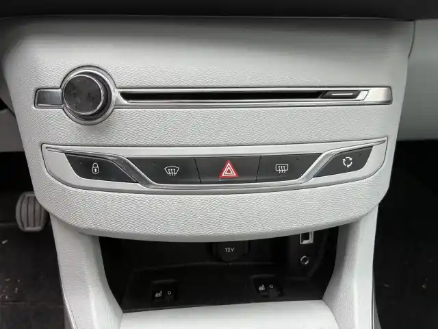 Sininen Viistoperä, Peugeot 308 – BSM-474