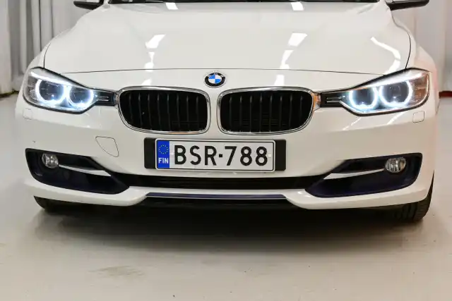 Valkoinen Sedan, BMW 320 – BSR-788