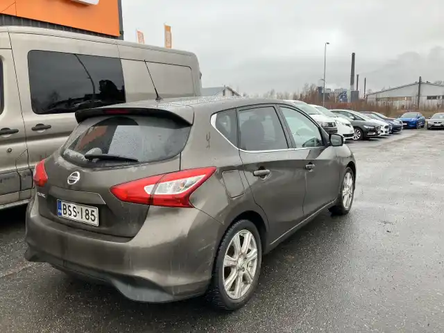 Ruskea (beige) Viistoperä, Nissan Pulsar – BSS-185