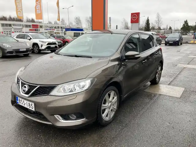 Ruskea (beige) Viistoperä, Nissan Pulsar – BSS-185