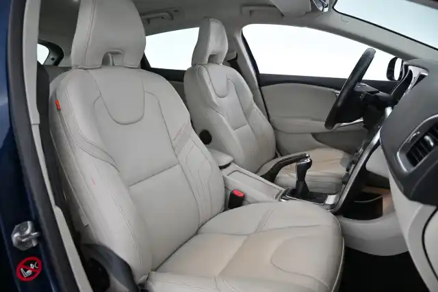 Sininen Viistoperä, Volvo V40 Cross Country – BSS-397