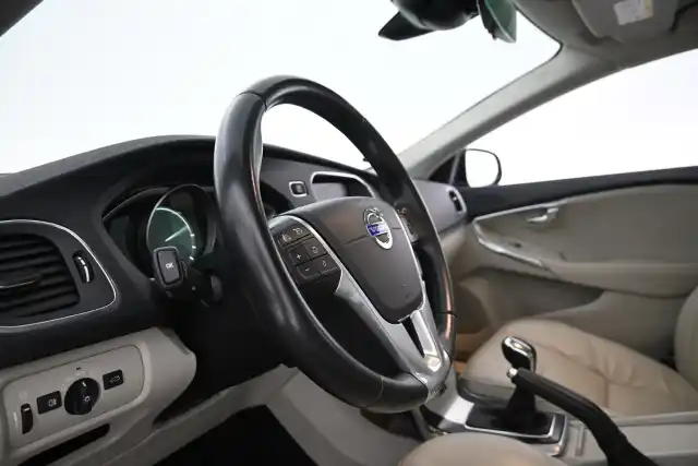 Sininen Viistoperä, Volvo V40 Cross Country – BSS-397