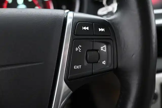 Sininen Viistoperä, Volvo V40 Cross Country – BSS-397