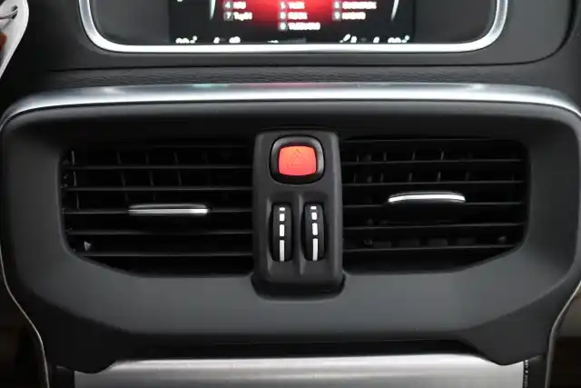 Sininen Viistoperä, Volvo V40 Cross Country – BSS-397