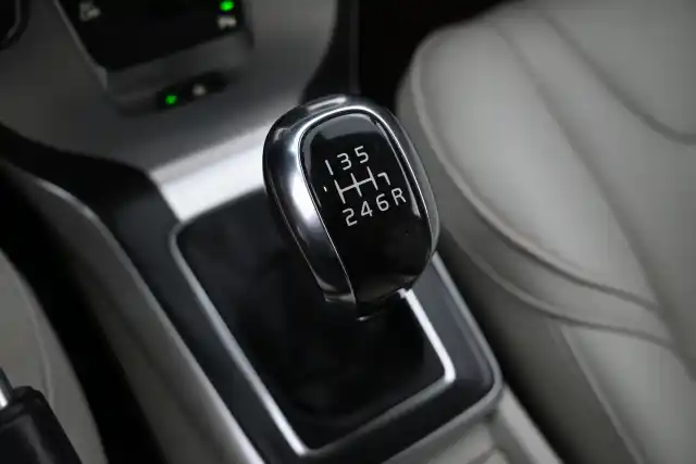 Sininen Viistoperä, Volvo V40 Cross Country – BSS-397