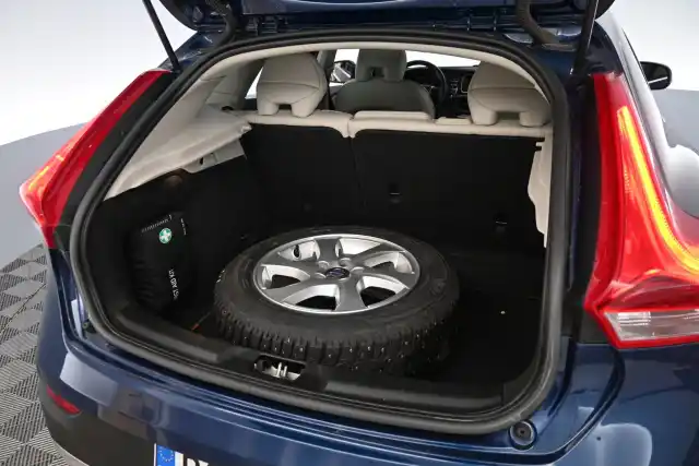 Sininen Viistoperä, Volvo V40 Cross Country – BSS-397