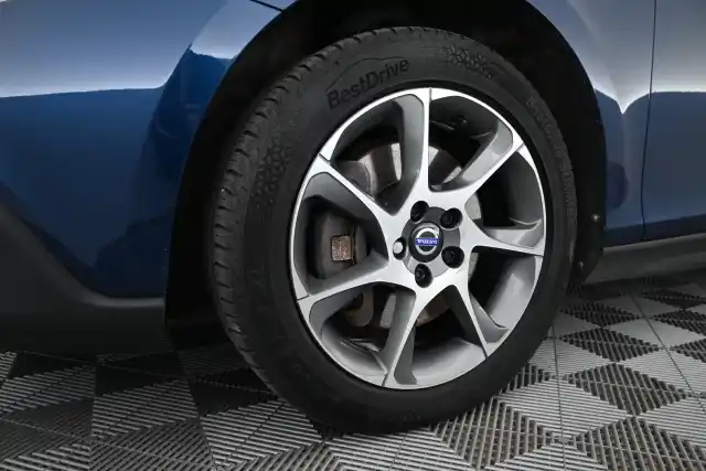 Sininen Viistoperä, Volvo V40 Cross Country – BSS-397