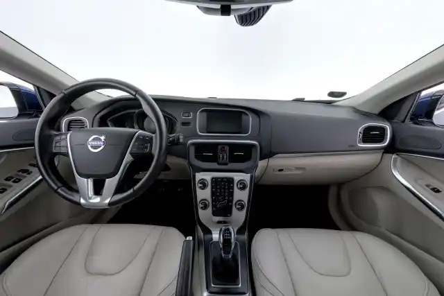 Sininen Viistoperä, Volvo V40 Cross Country – BSS-397