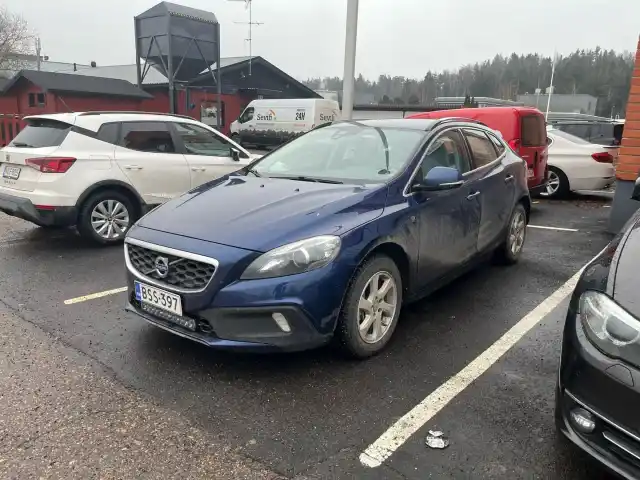 Sininen Viistoperä, Volvo V40 Cross Country – BSS-397