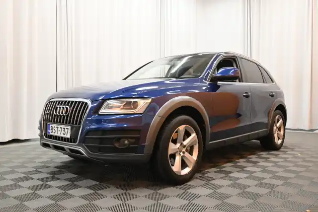 Sininen Maastoauto, Audi Q5 – BST-737