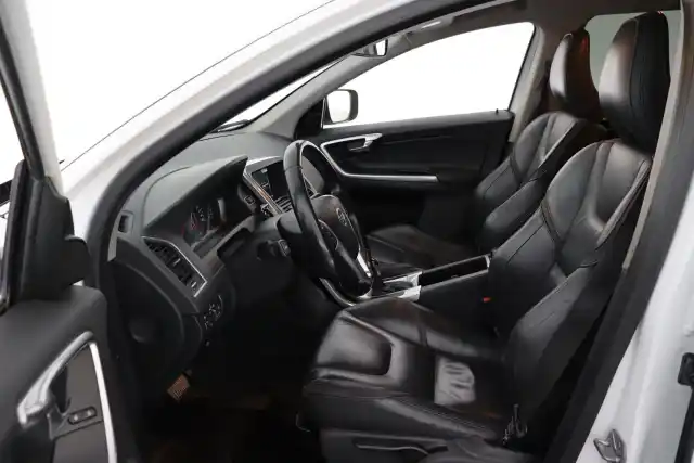 Valkoinen Maastoauto, Volvo XC60 – BSU-507