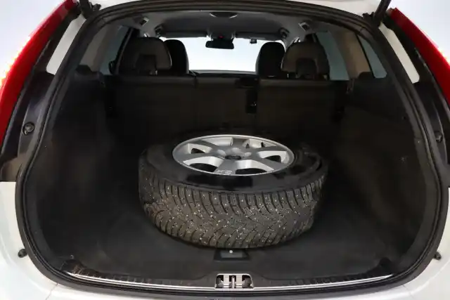 Valkoinen Maastoauto, Volvo XC60 – BSU-507