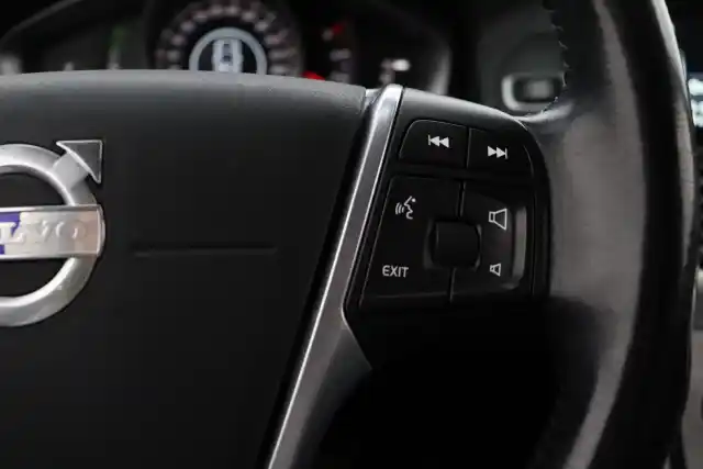 Valkoinen Maastoauto, Volvo XC60 – BSU-507