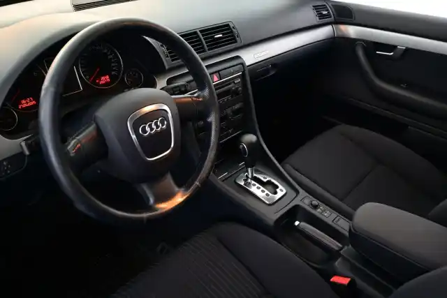 Sininen Sedan, Audi A4 – BSV-506