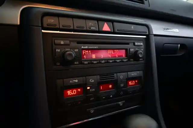 Sininen Sedan, Audi A4 – BSV-506