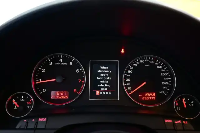 Sininen Sedan, Audi A4 – BSV-506