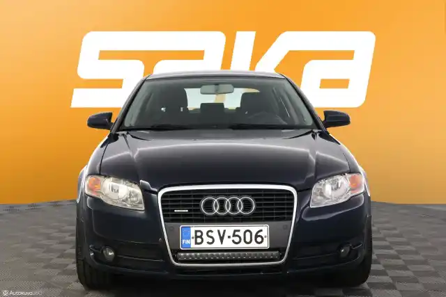 Sininen Sedan, Audi A4 – BSV-506