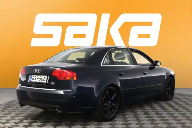 Sininen Sedan, Audi A4 – BSV-506
