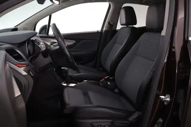 Ruskea Maastoauto, Opel Mokka – BSX-260