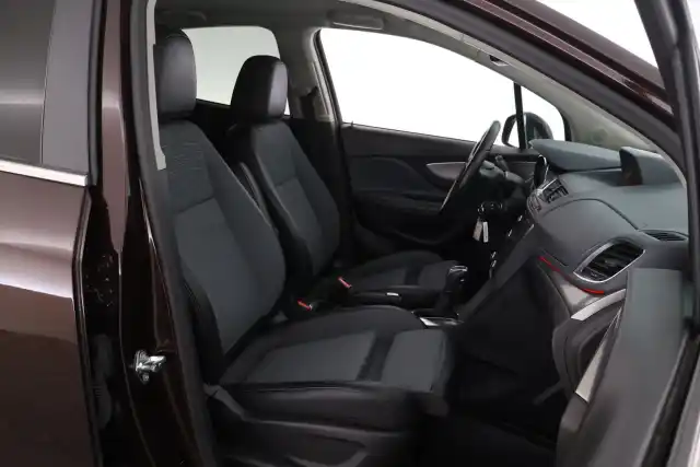 Ruskea Maastoauto, Opel Mokka – BSX-260
