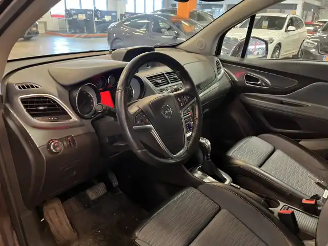 Ruskea Maastoauto, Opel Mokka – BSX-260