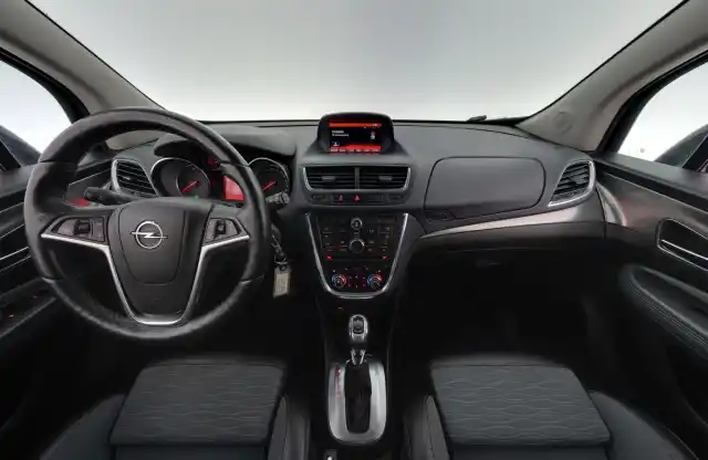 Ruskea Maastoauto, Opel Mokka – BSX-260
