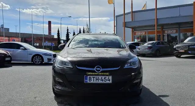 Ruskea Farmari, Opel Astra – BTH-454